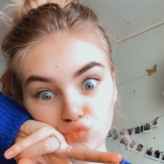 NikiKiss_