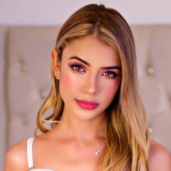 Ariana Roux